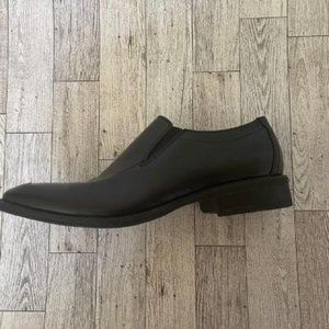 Free shipping-   APT.9 Men's Size 8  Medium- Black-  Near New- Homecoming